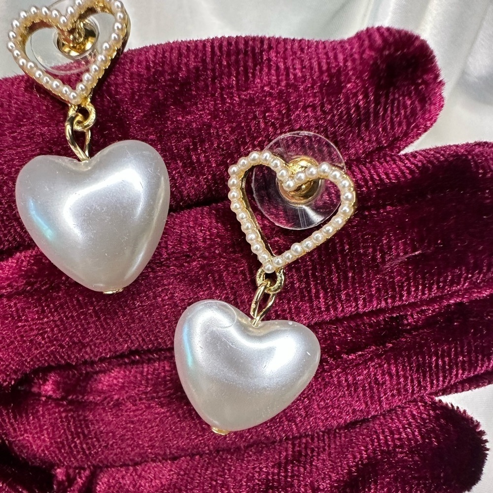 Gold Pearl Heart Earrings
Diamonds
